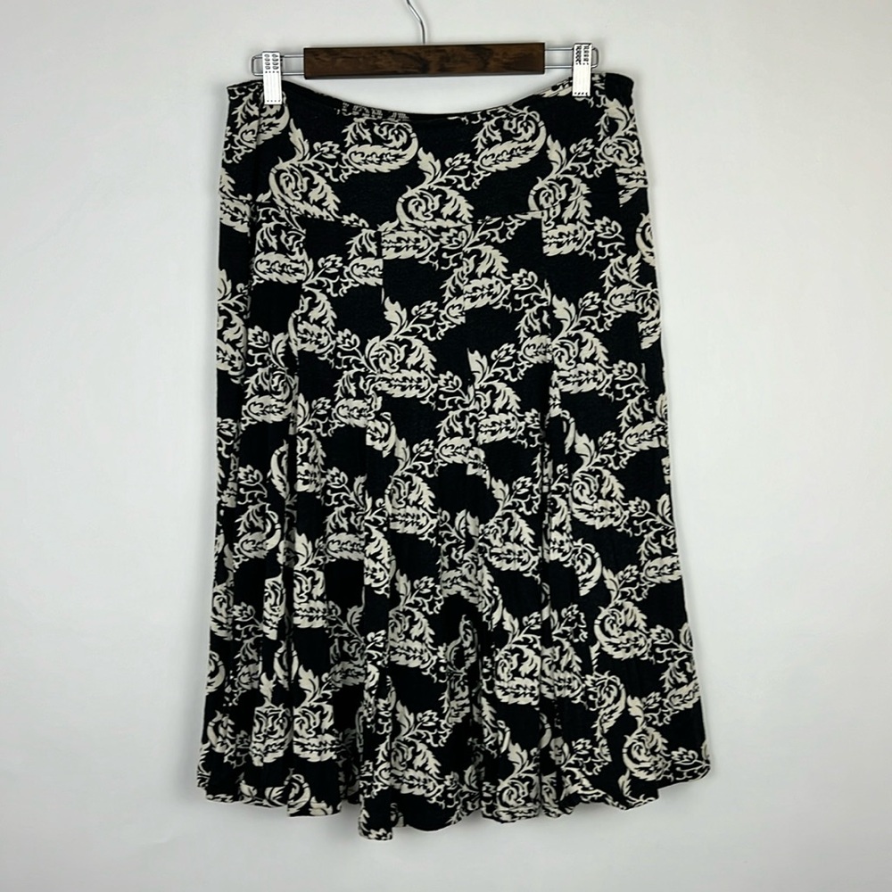 Lapis flowy skirt black and cream.
